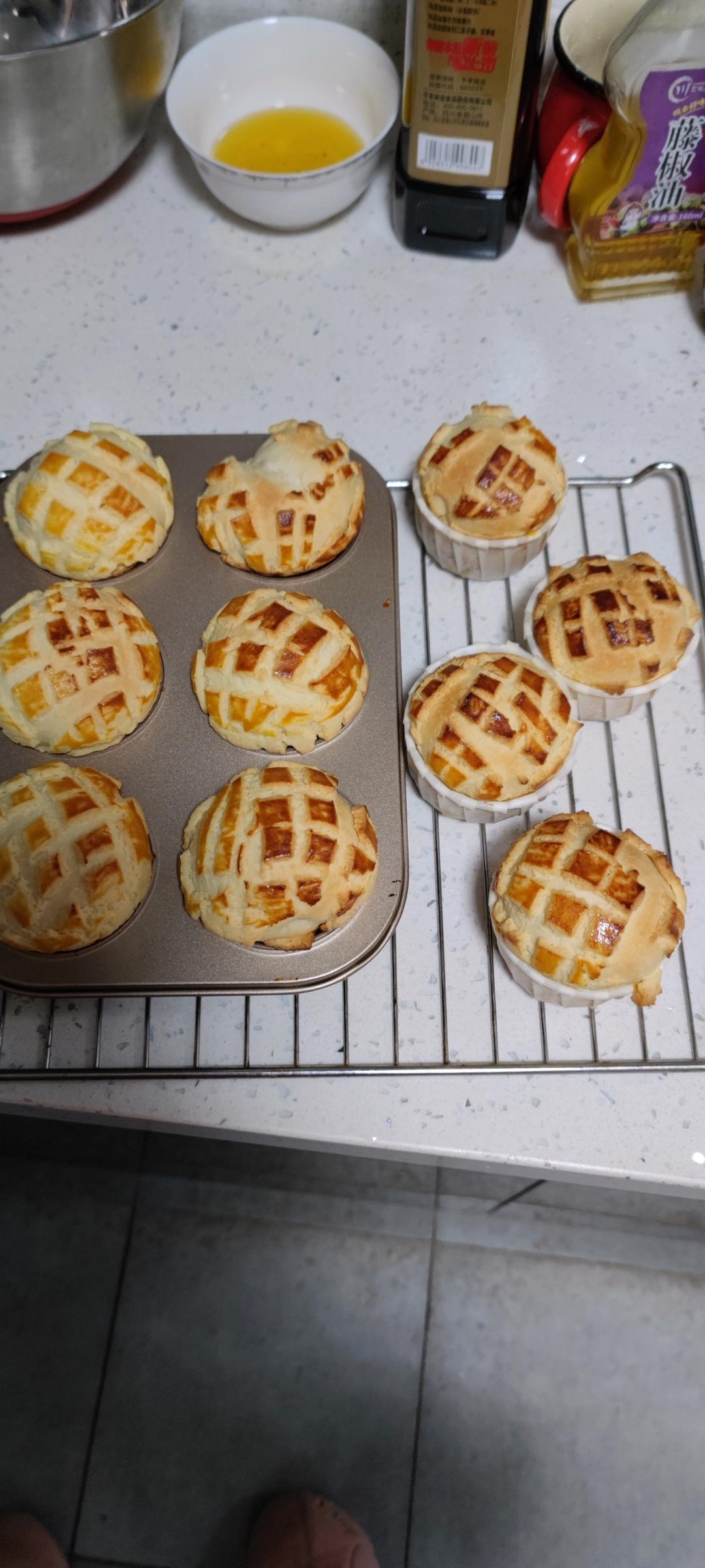 好吃到炸裂的港式菠萝包（附带制作酥皮的小视频）