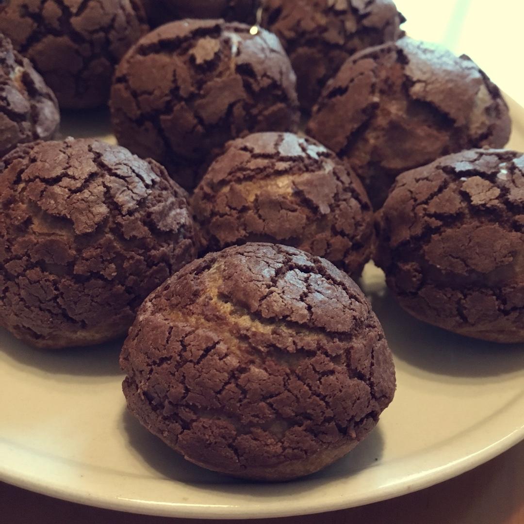 巧克力酥皮泡芙