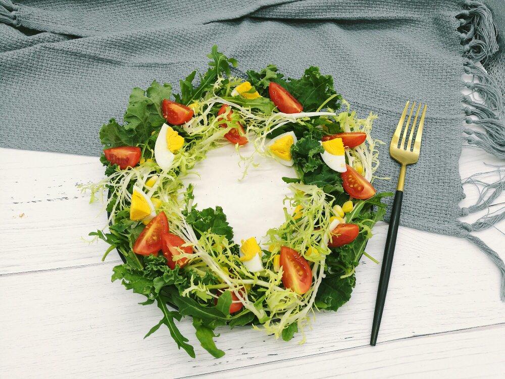 圣诞蔬菜花环沙拉