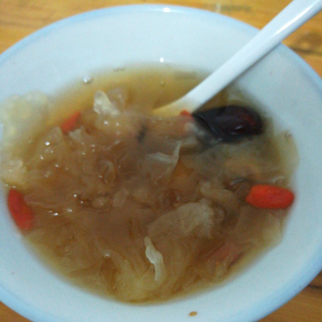 红枣银耳莲子羹