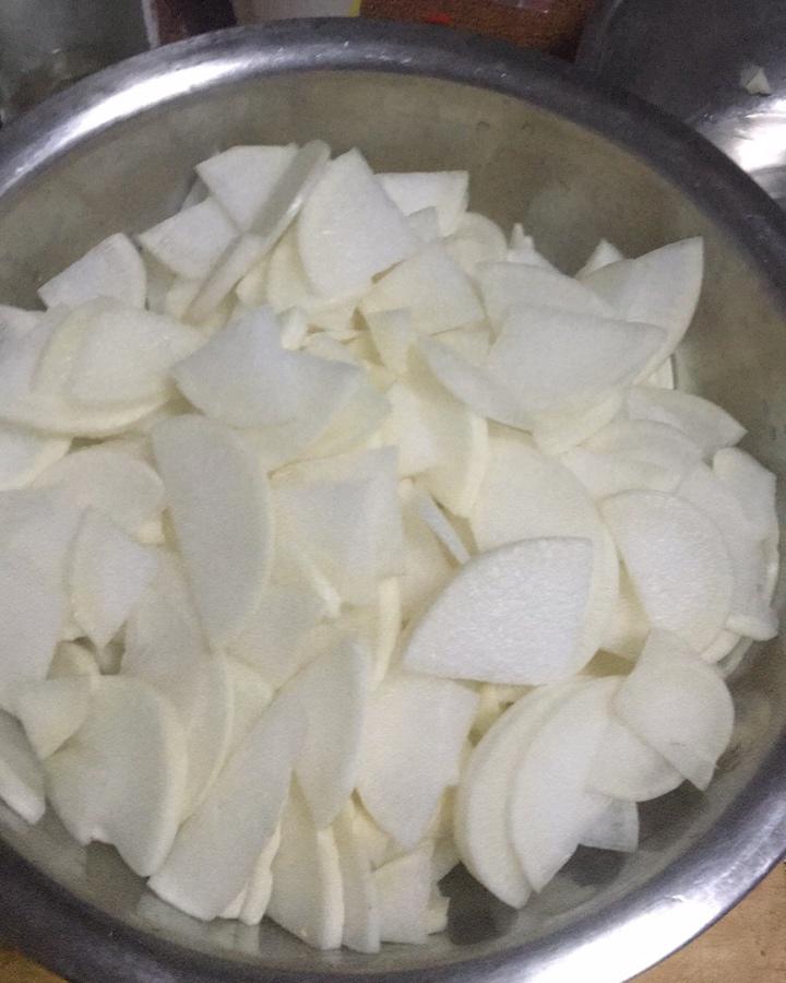腌制酸萝卜