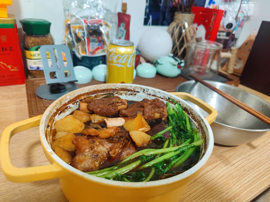 吸骨髓的圣品红烧羊棒骨