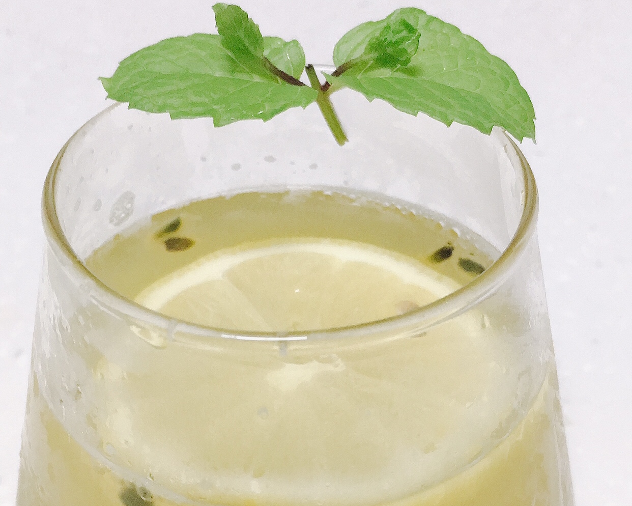 最适合夏季的饮品——百香果柠檬蜂蜜水的做法 步骤6