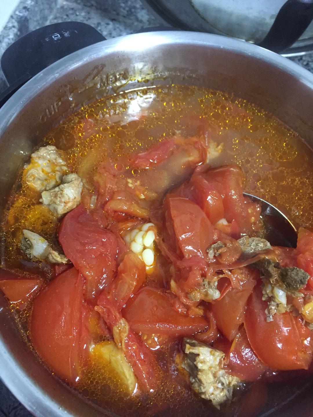 番茄玉米排骨汤的做法