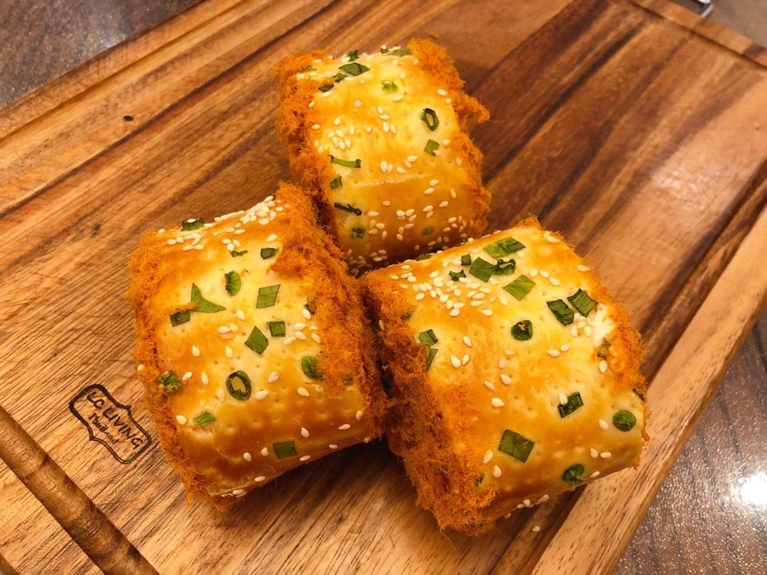 香葱肉松面包卷