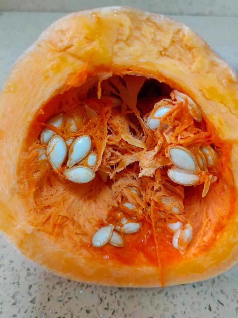 用南瓜做的南瓜豆沙包的做法 步骤1