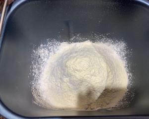 豆沙吐司（面包机+烤箱版）的做法 步骤1