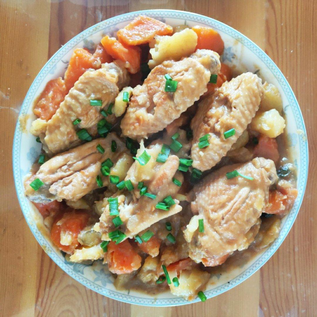 胡萝卜土豆炖鸡翅