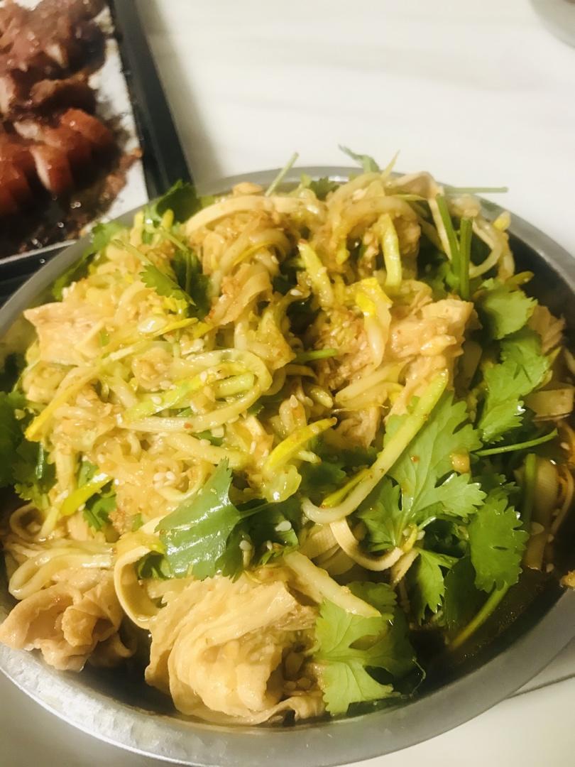 超快手的凉拌千张黄瓜胡萝卜丝