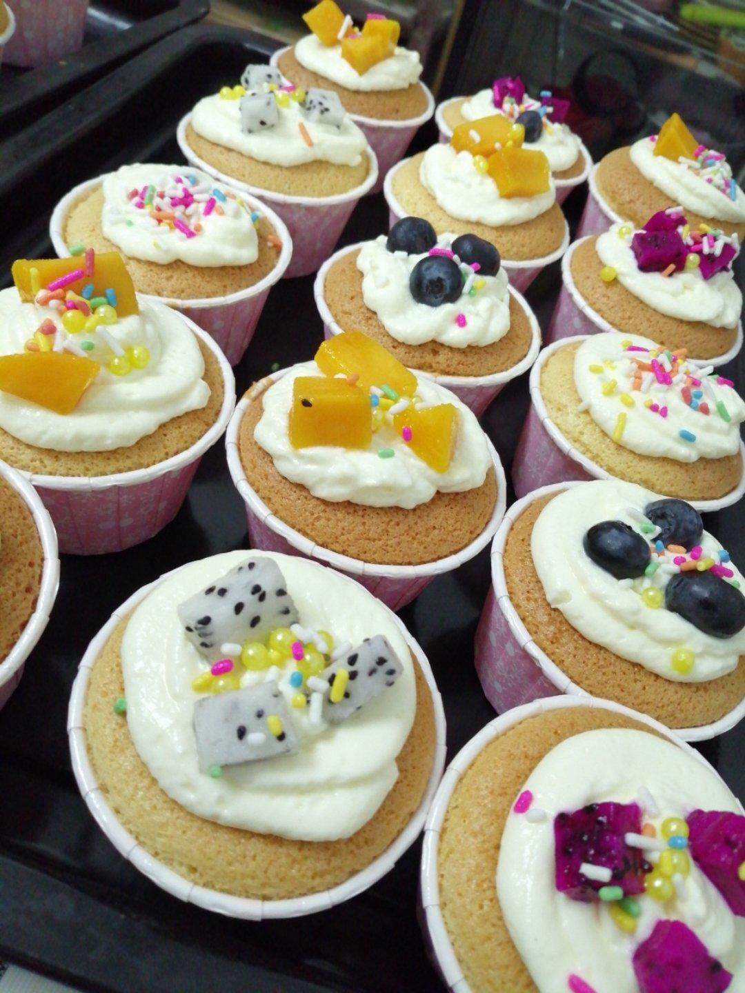 不塌不凹的纸杯戚风蛋糕