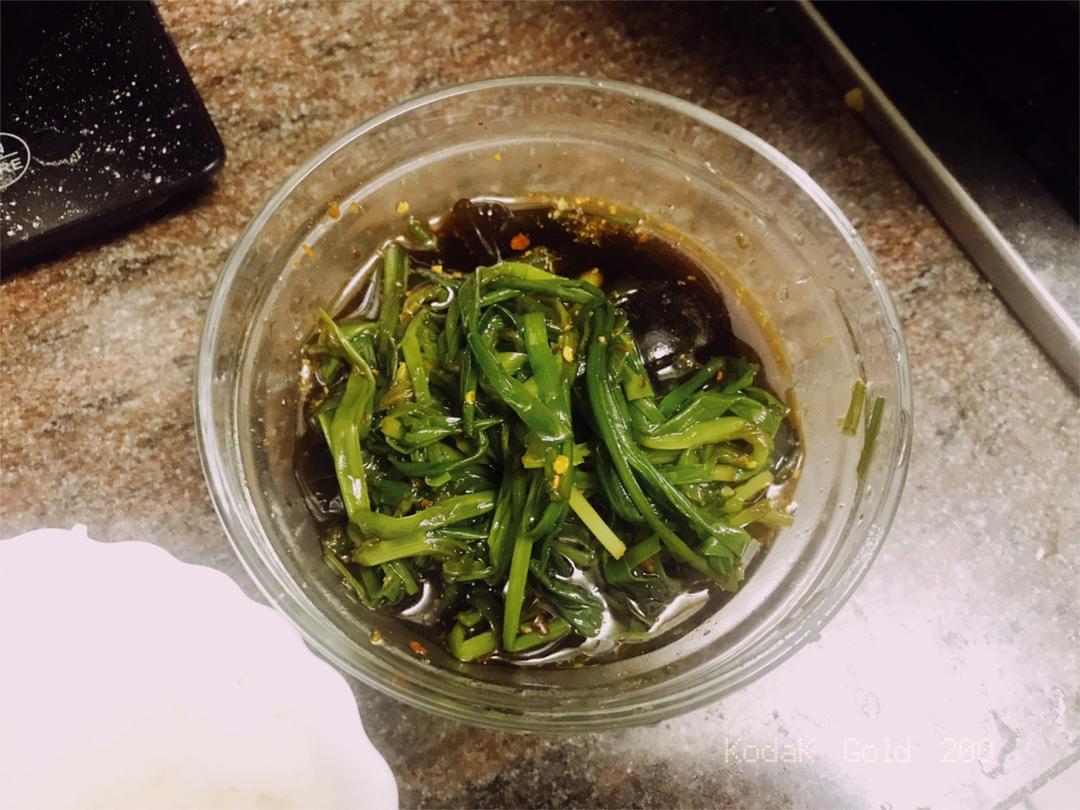 凉拌韭菜