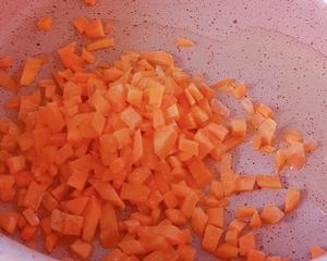 宝宝辅食:胡萝卜牛肉粥的做法 步骤3