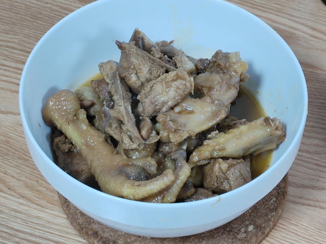 厨师长教你：“黄焖土鸡”的家常做法，味道很赞先收藏了