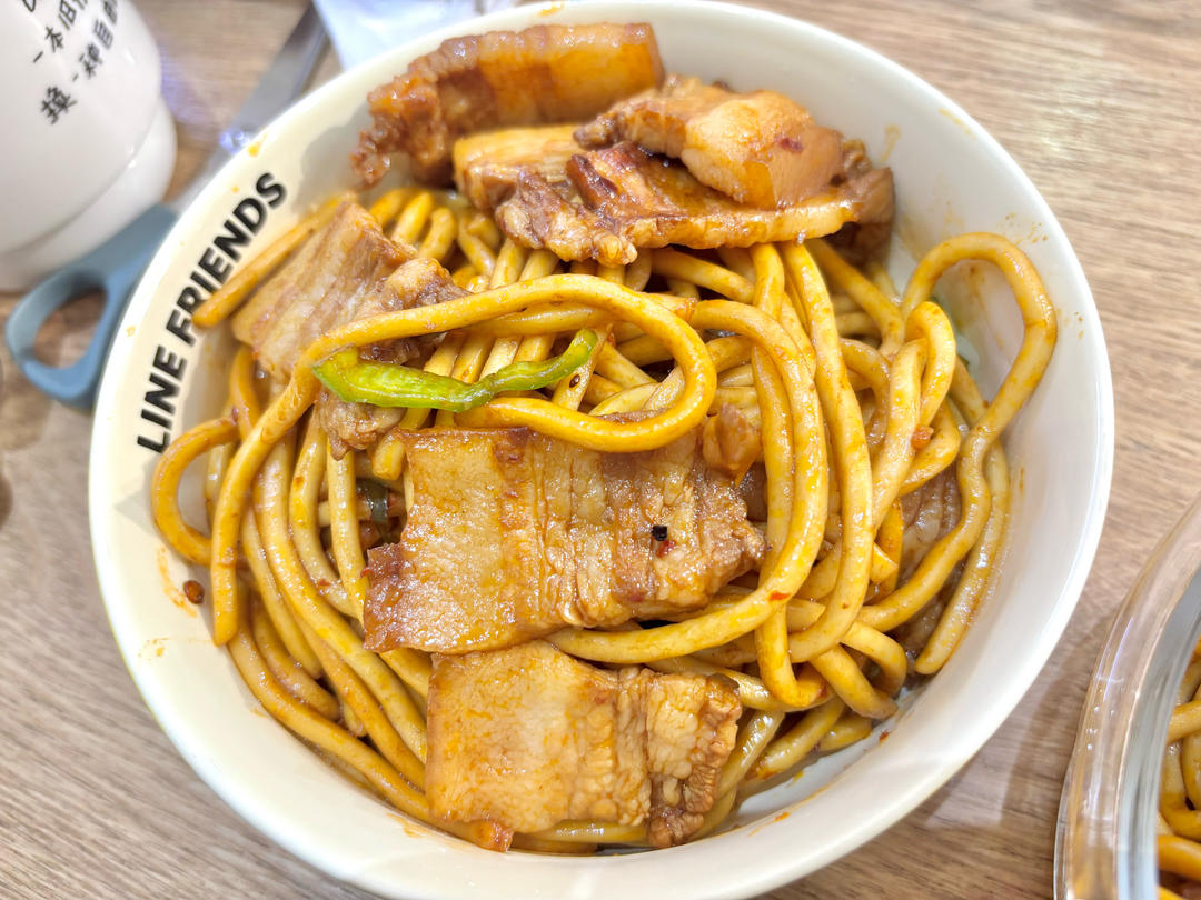 辣椒炒肉拌面