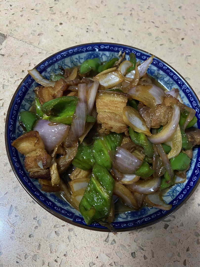 青椒洋葱炒五花肉
