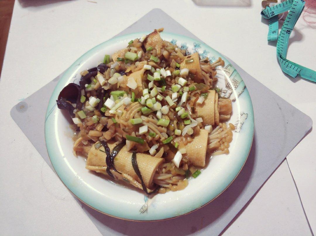 豆皮卷金针菇