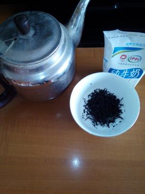 奶茶（电热水壶版）的做法 步骤1