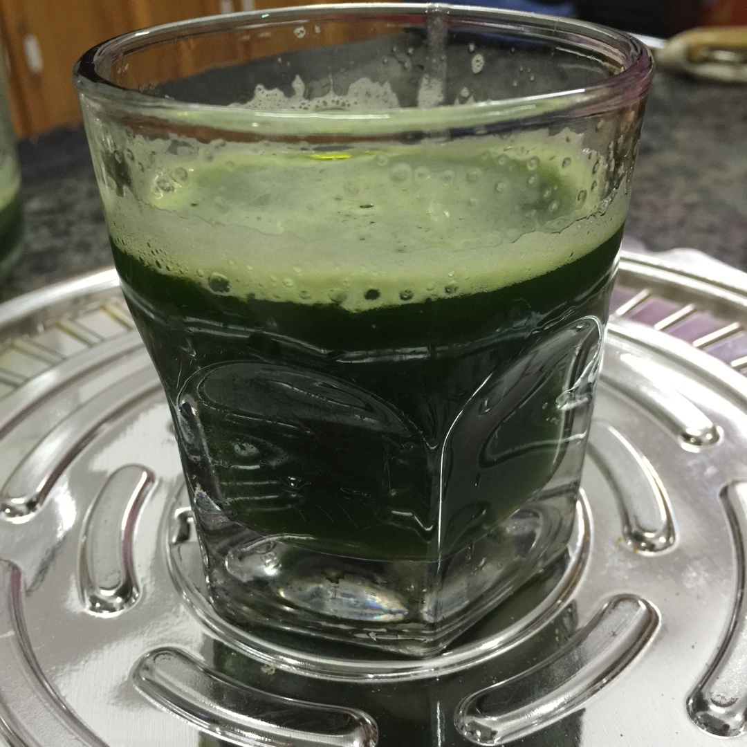 鲜榨小麦草汁