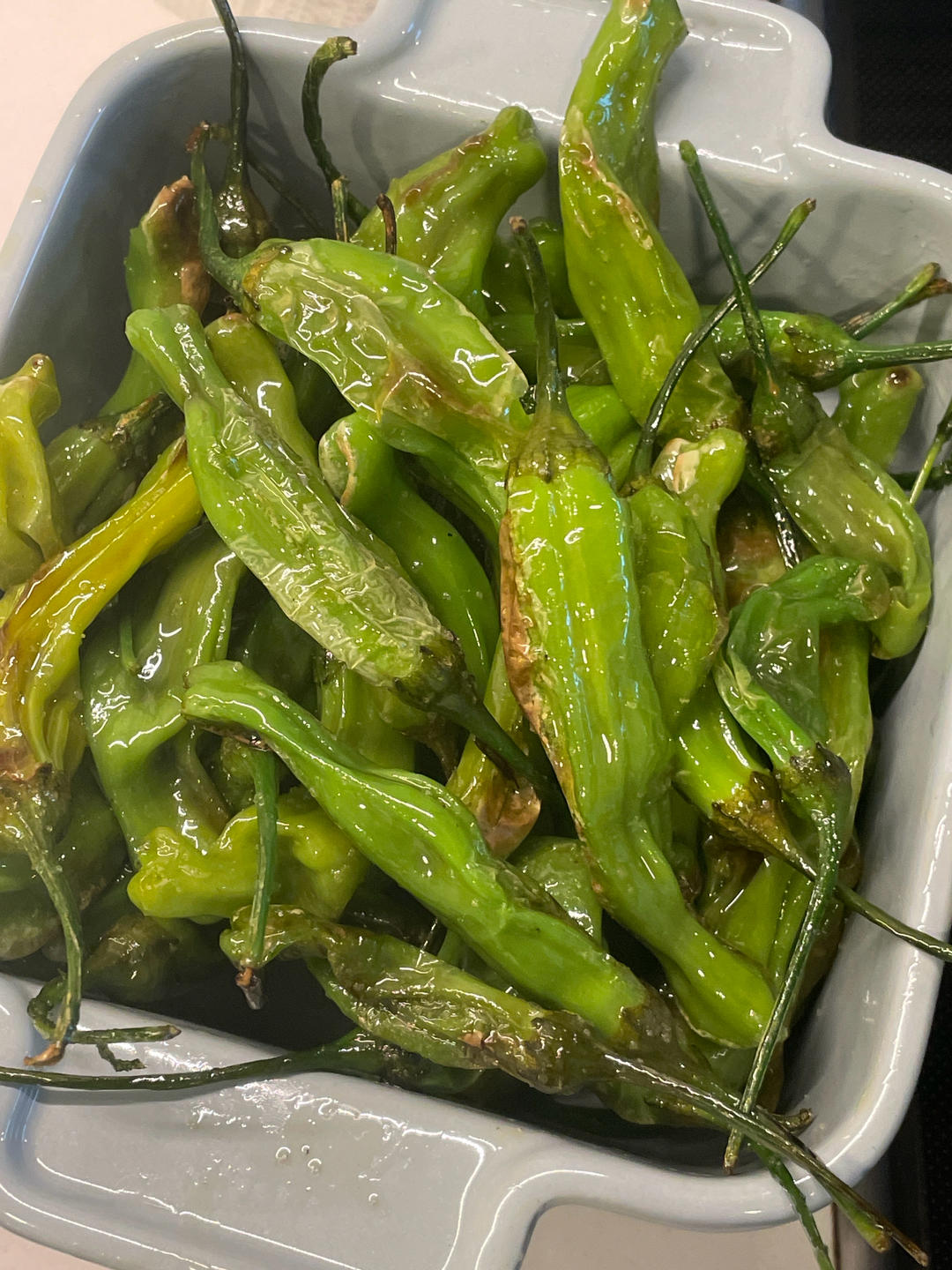 超简单的香煎西班牙小青椒Pimientos de Padrón