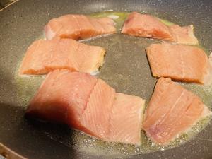香煎三文鱼和芦笋的做法 步骤5