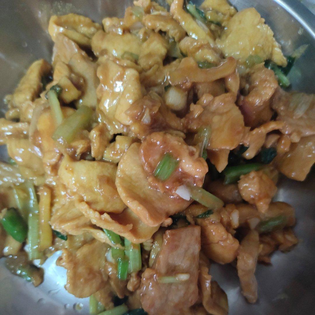 嫩而不材的青椒炒鸡胸肉
