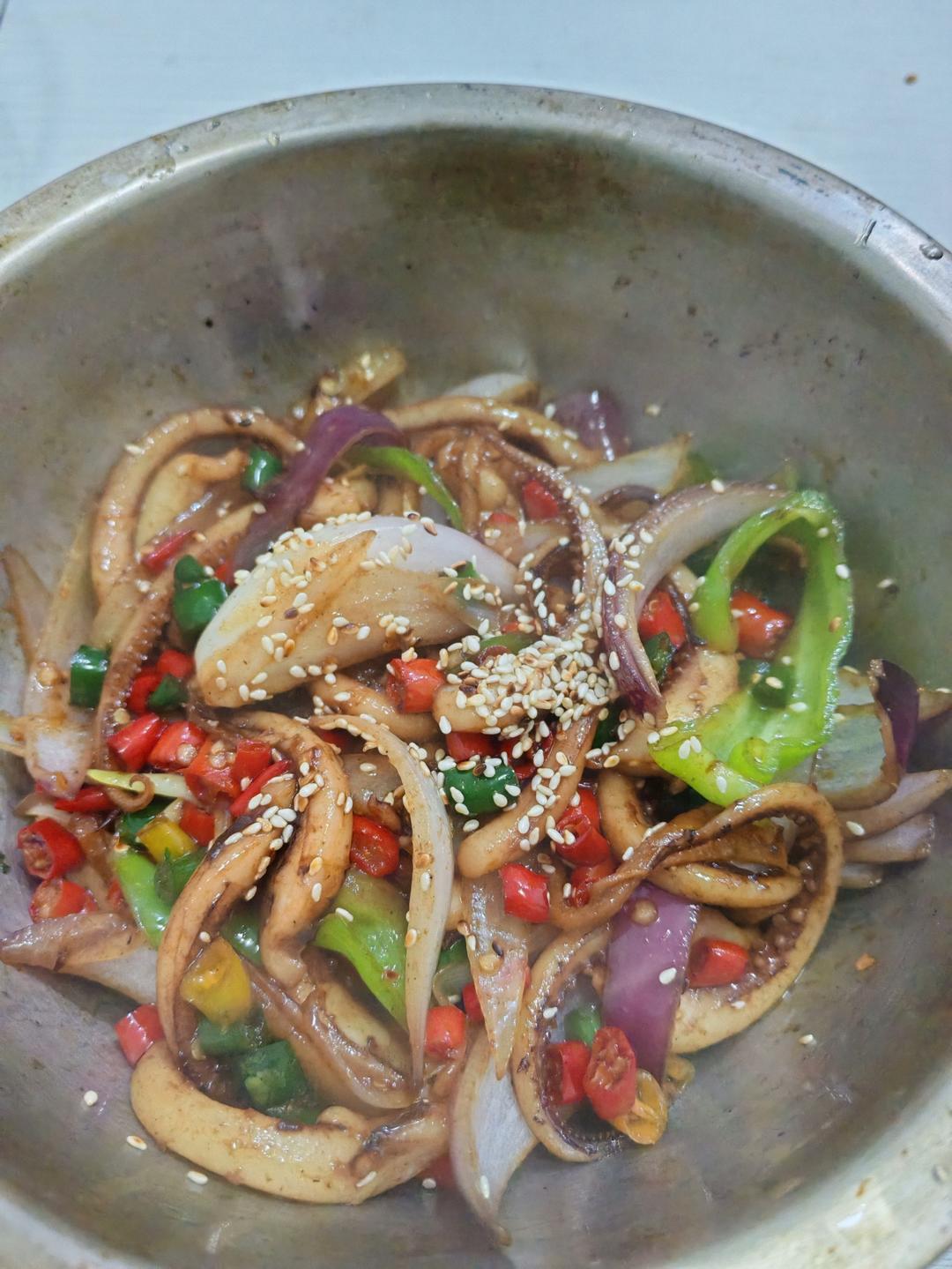 爆炒鱿鱼须，加上这一步，可以与铁板鱿鱼媲美