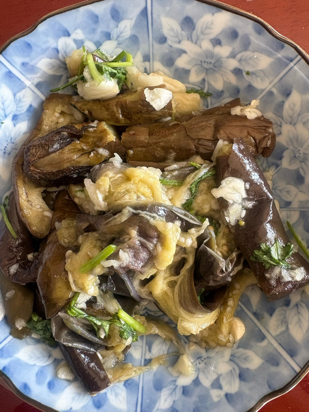 蒜茄子，只加蒜、盐和香菜味道最好。