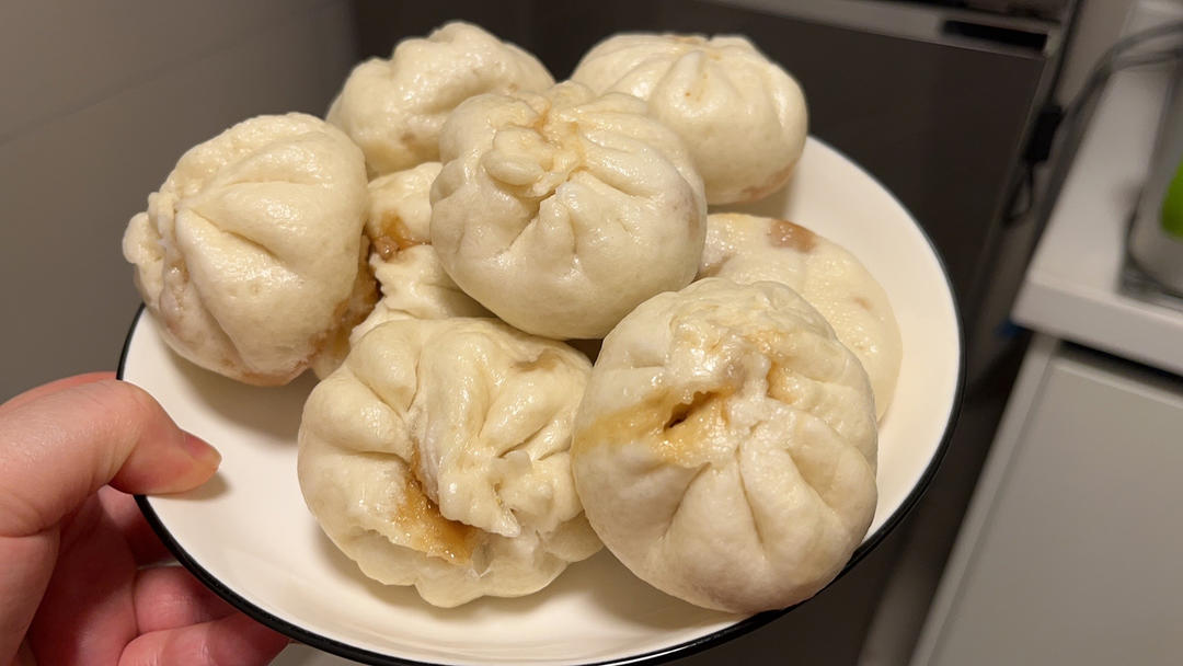 松软多汁的肉包子