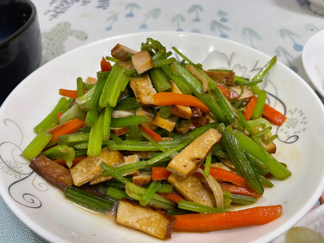 素菜：芹菜炒豆腐干