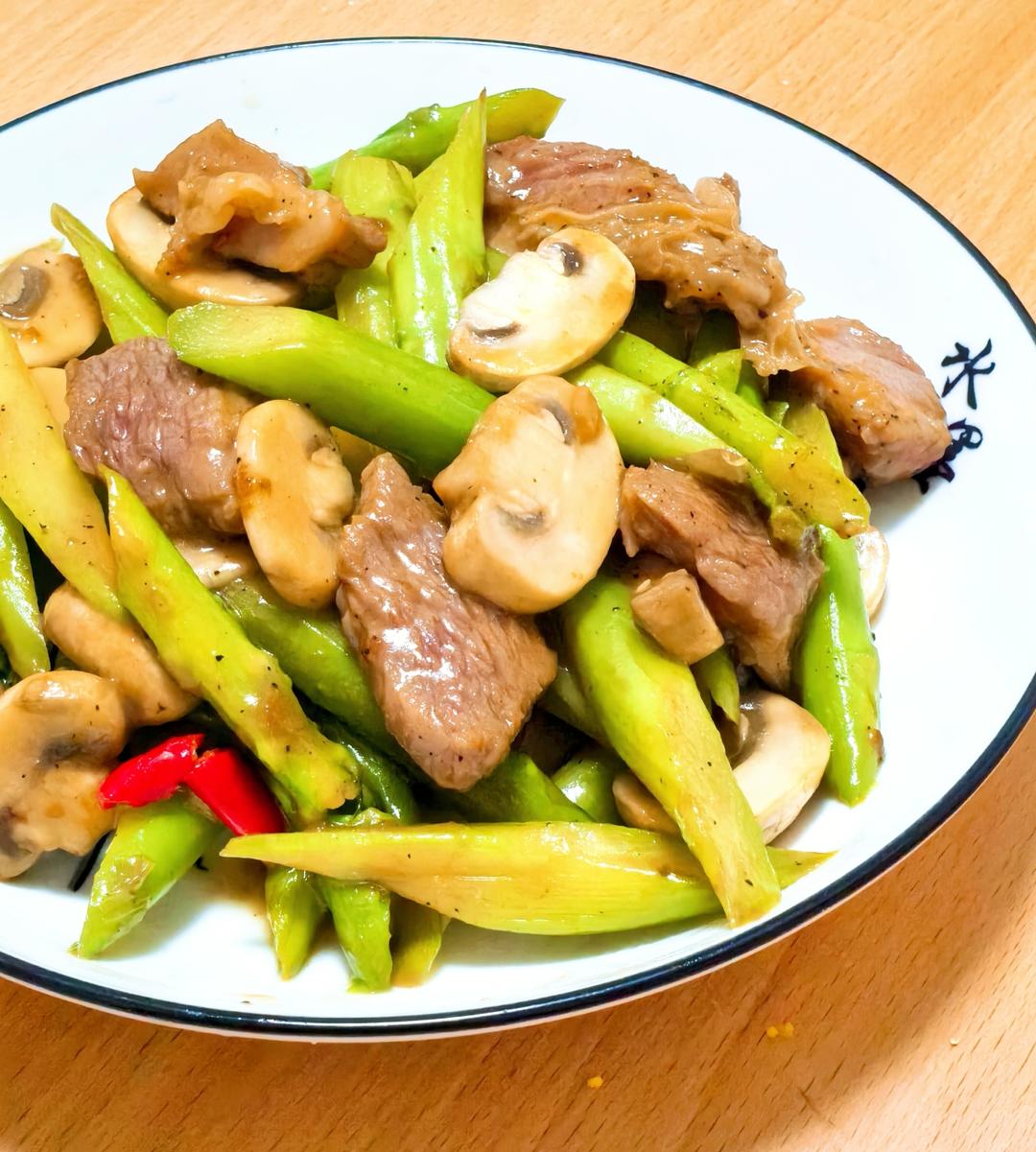 吃春菜 | 芦笋口蘑炒牛肉 助力孩子长高季