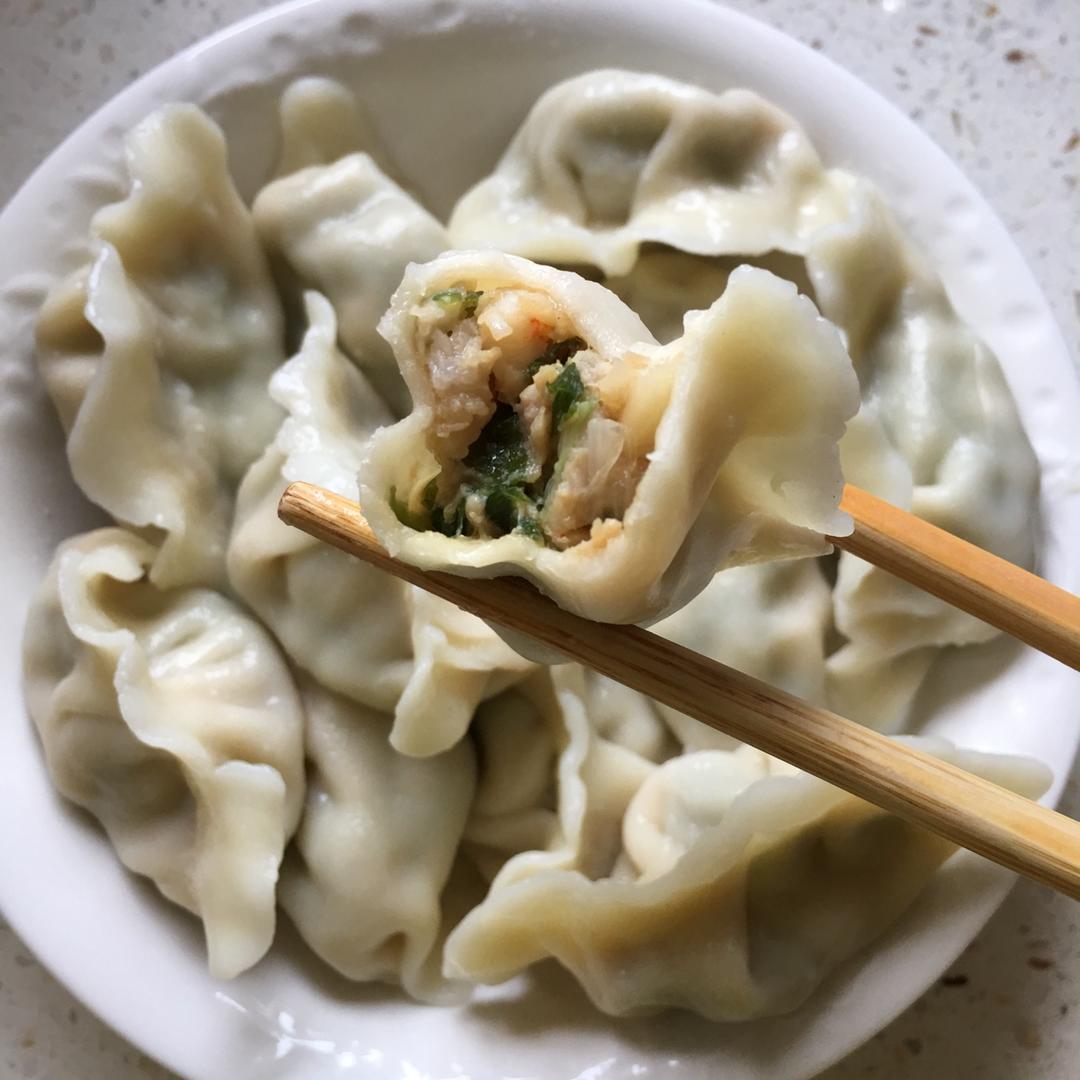 果果跟糖糖做的裙带菜虾仁鲜肉饺子