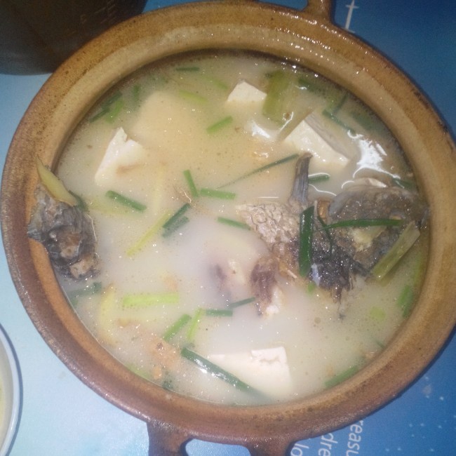 鲫鱼豆腐汤