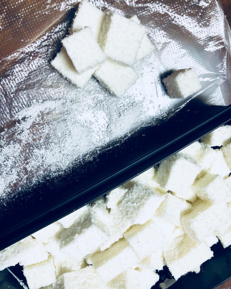 椰丝牛奶小方糕