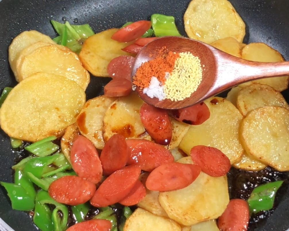 簡單又下飯的干鍋土豆片｜家常菜??的做法 步驟7
