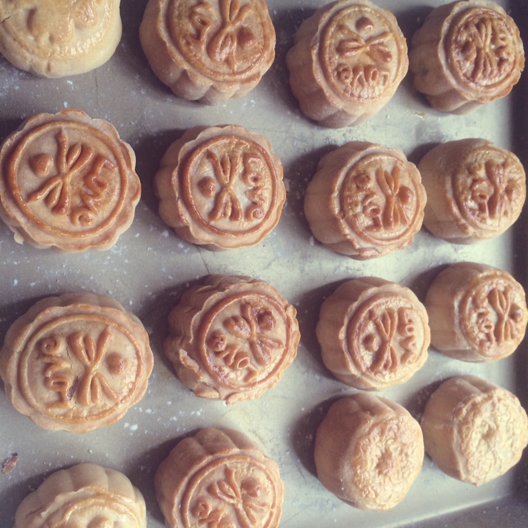 广式月饼—蛋黄莲蓉月饼