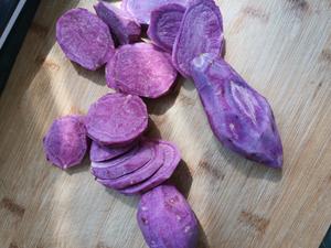 焗奶香紫薯的做法 步骤1