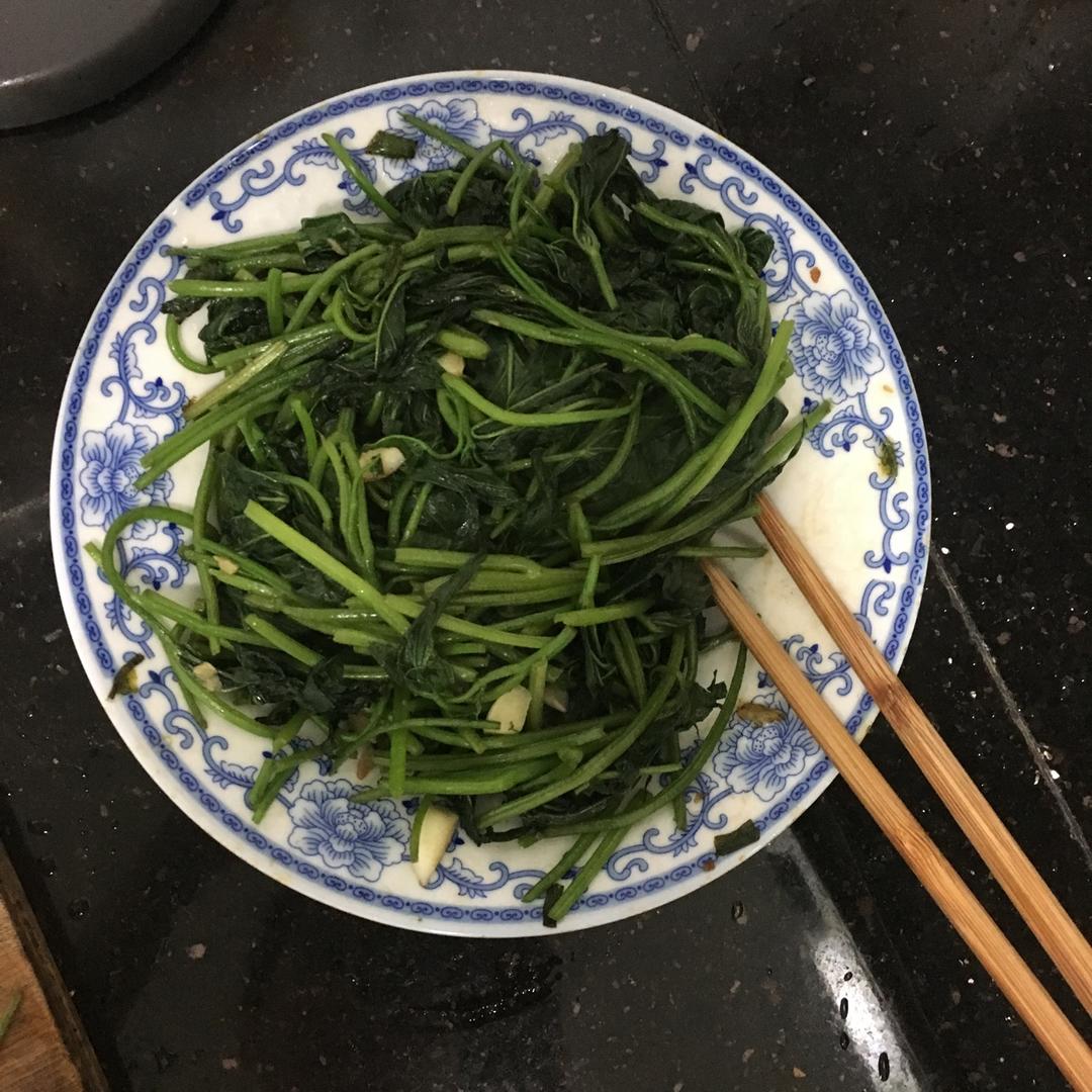 蒜蓉炒红薯叶