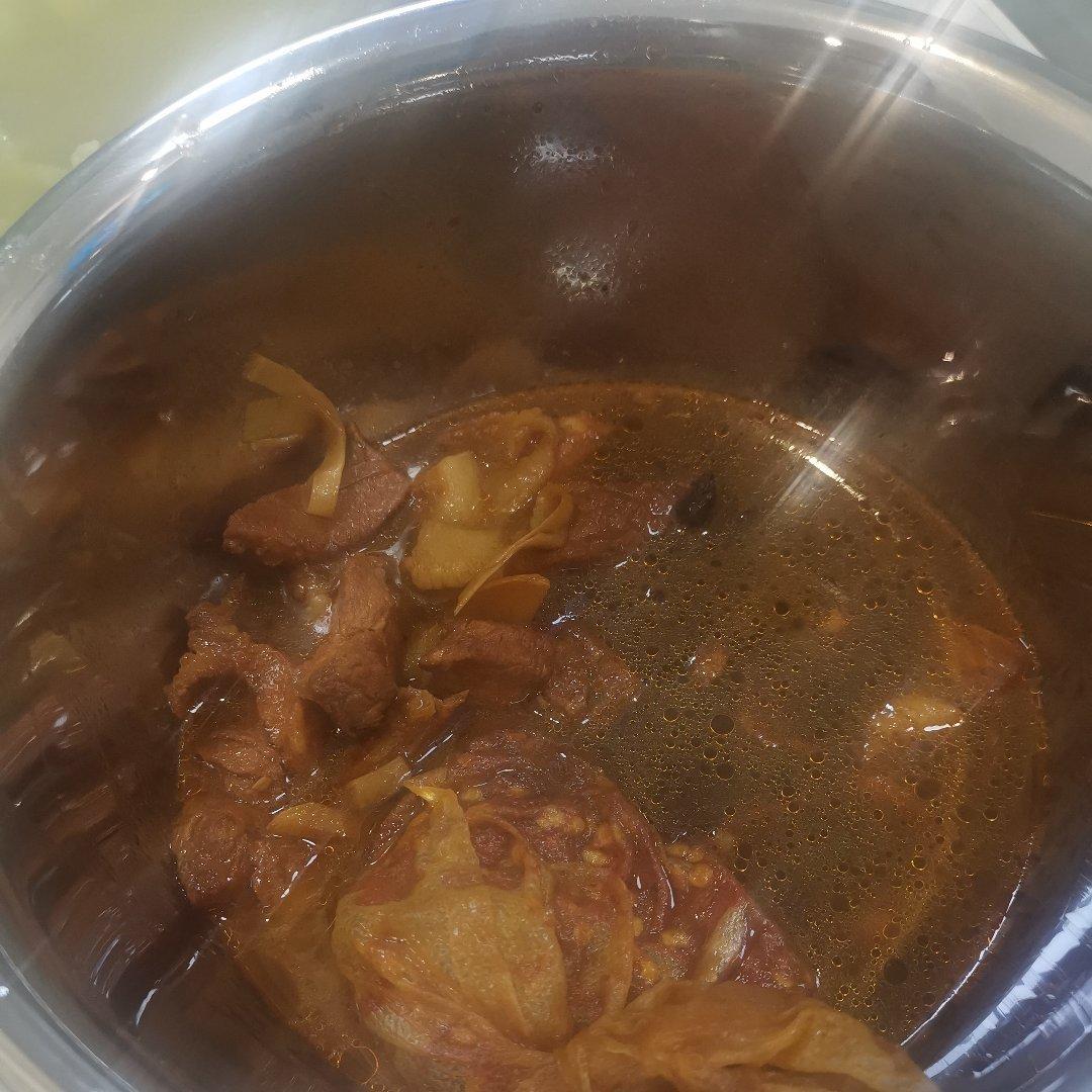 炖猪肉卤蛋