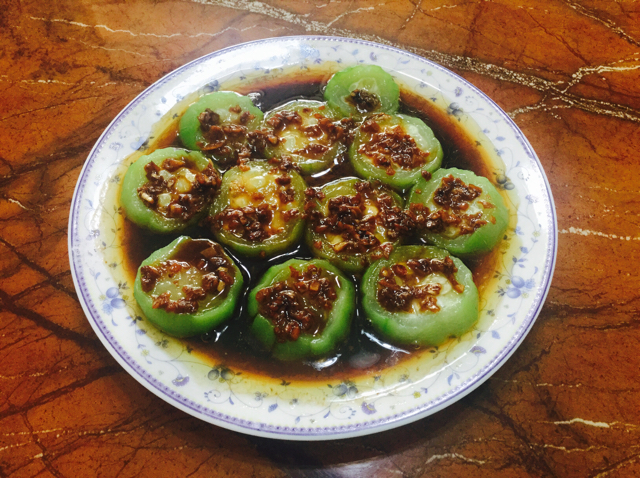 只需要五分钟就可以的美味蒜蓉蒸丝瓜