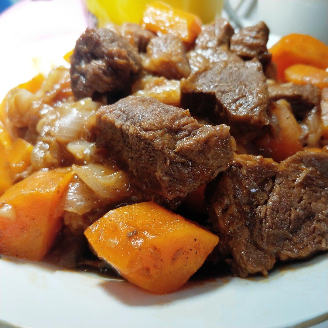 红酒炖牛肉
