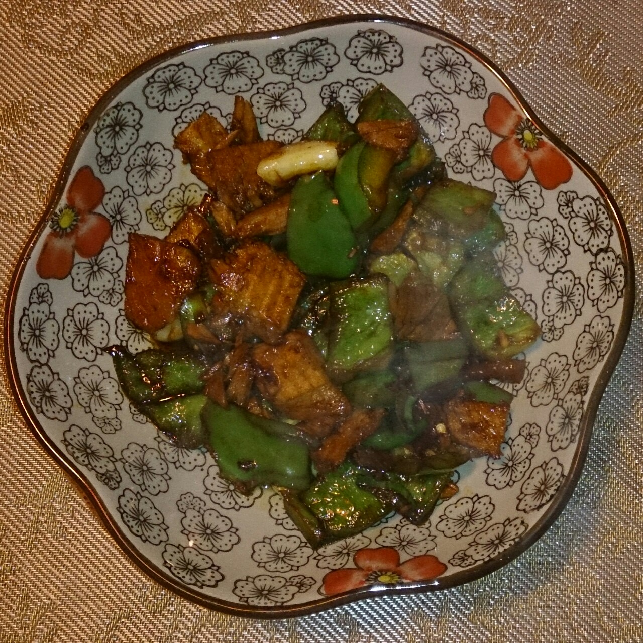 家常菜之辣椒炒熏肉