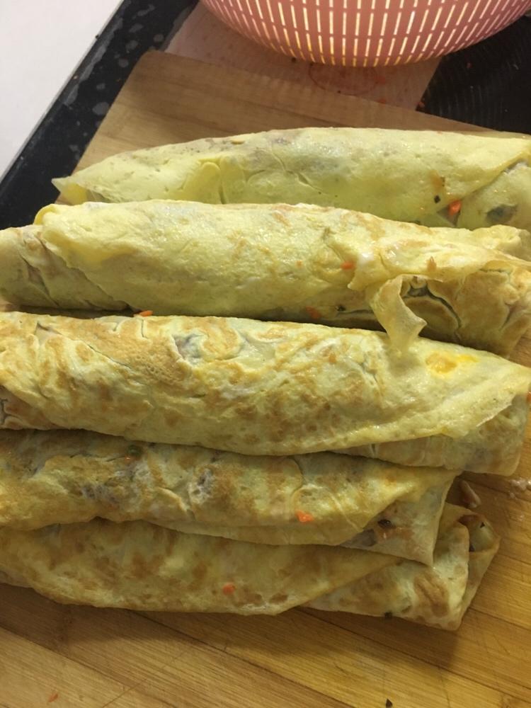 鸡蛋皮卷肉的做法