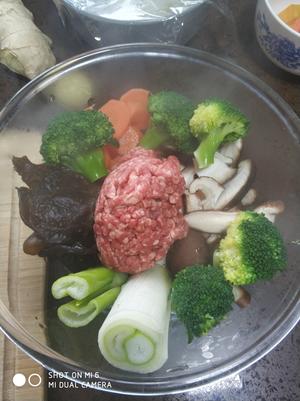 宝宝馄饨（牛肉香菇馅）的做法 步骤1