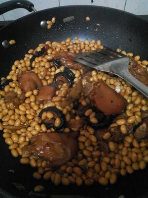 黄豆炖猪脚的做法 步骤7