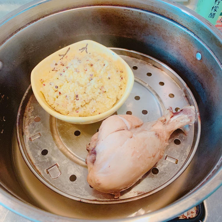 减脂餐/蒜蓉生菜+卤鸡腿+小米饭的做法 步骤1