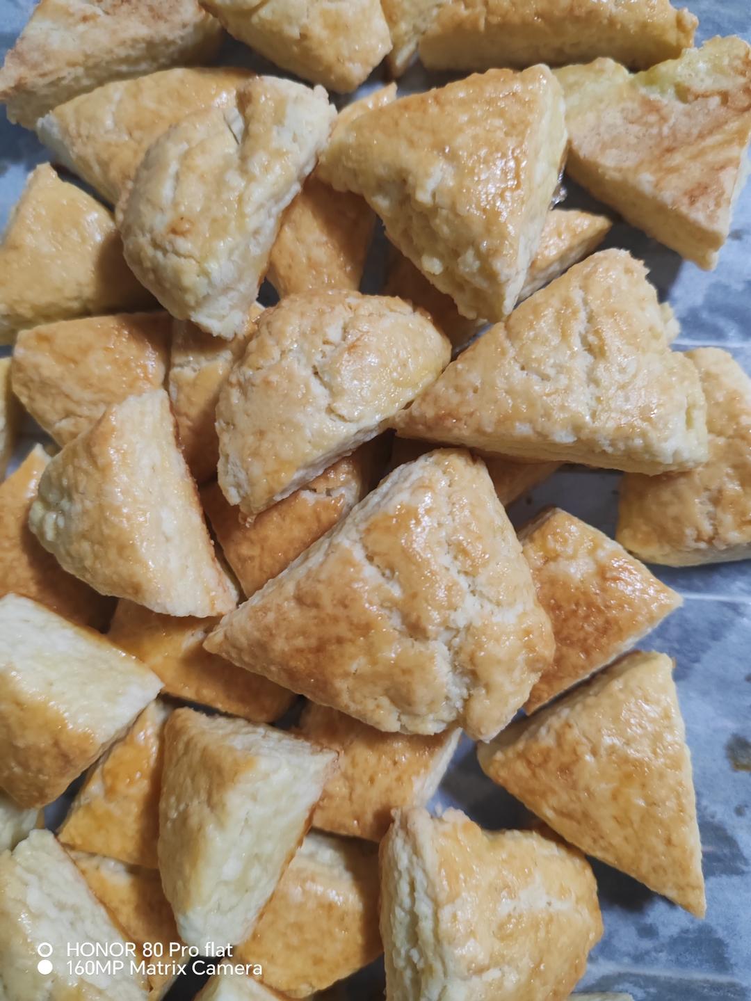 完美裂纹～百分百成功的超好吃奶香司康（禁止搬运）