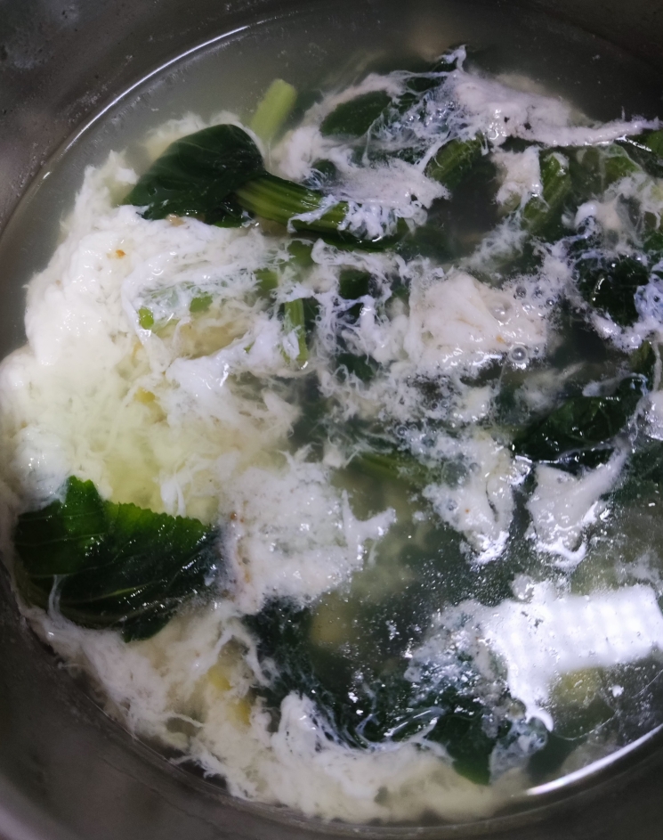 清热解毒芥菜咸蛋汤的做法