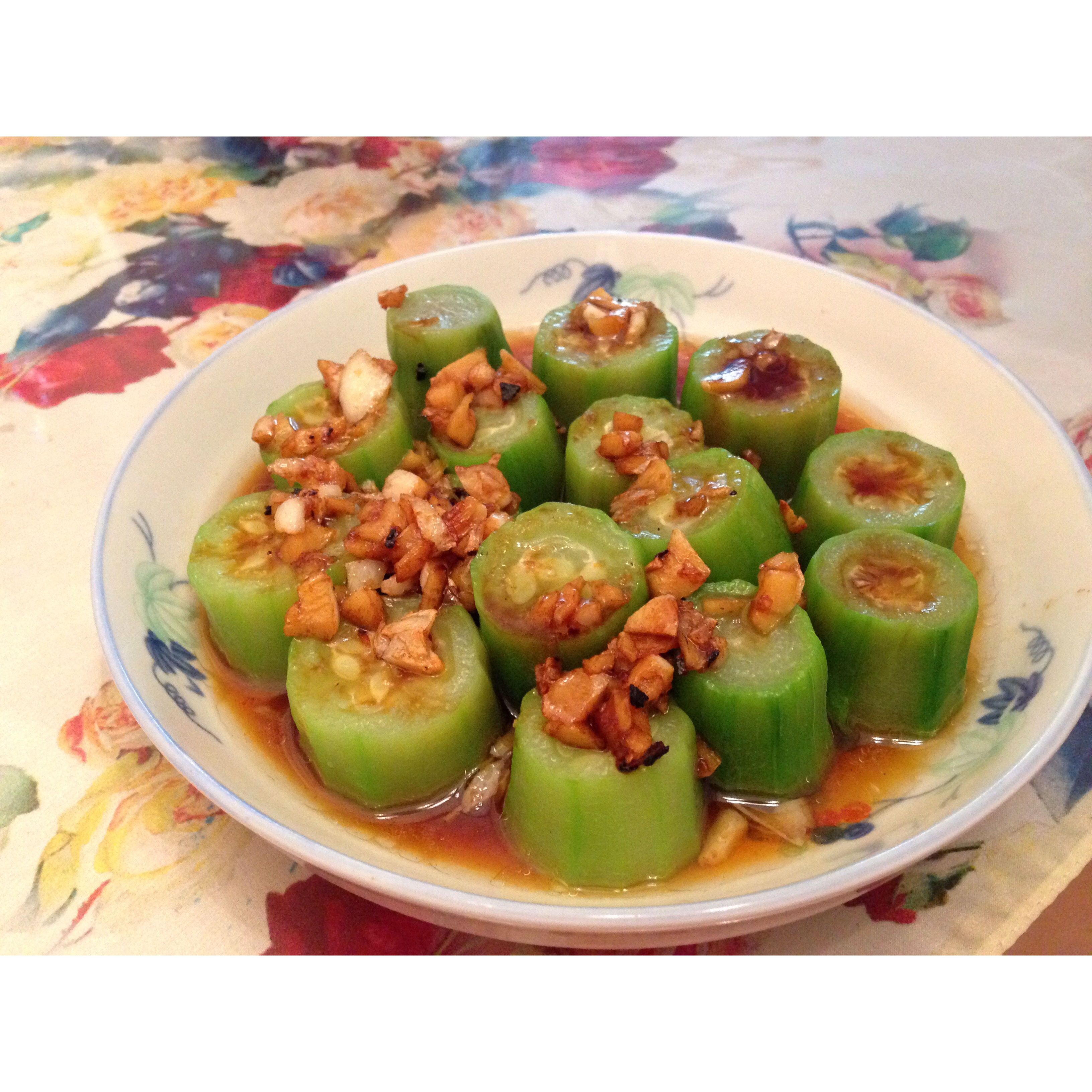 只需要五分钟就可以的美味蒜蓉蒸丝瓜