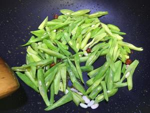 素炒芸豆的做法 步骤3