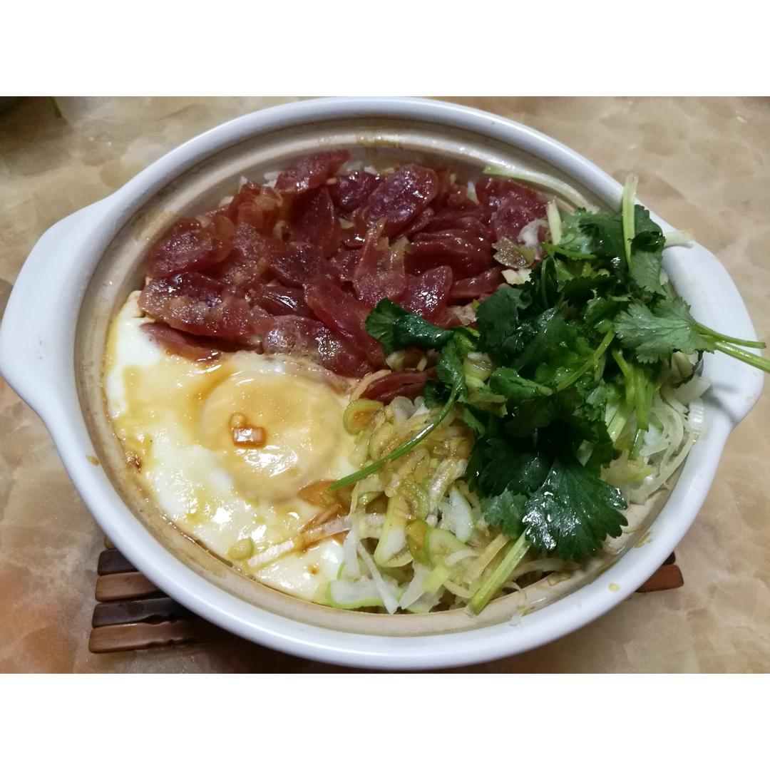 广式腊味煲仔饭